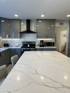 White veined MSI quartz island countertop in a remodeled Greenbelt, MD kitchen