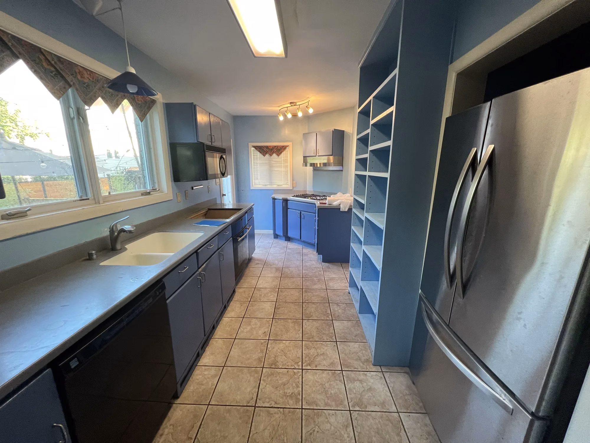 Modern Mediterranean-Style Kitchen Remodeling with Navy Cabinetry in Arlington, VA | Bill H. Project 1 Modern Mediterranean-Style Kitchen Remodeling with Navy Cabinetry in Arlington, VA | Bill H. Project — before