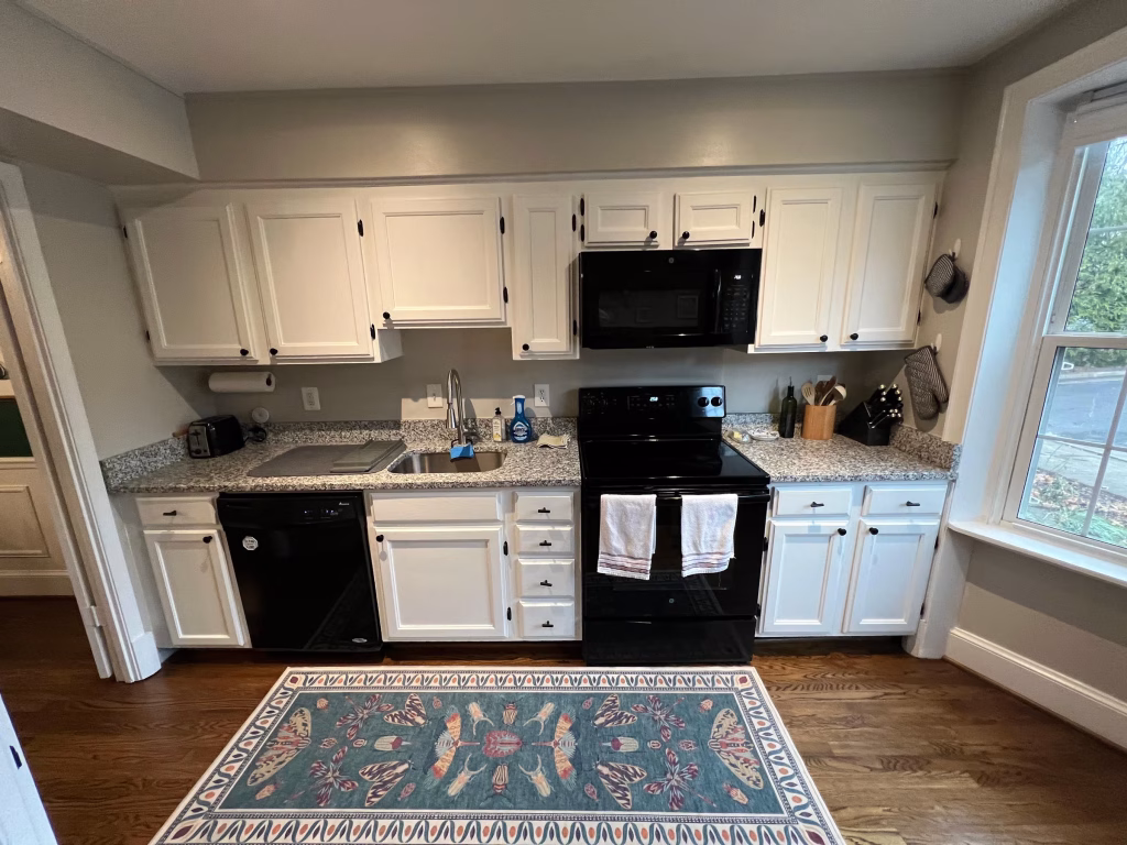 J&K Cabinetry Kitchen Remodeling with Green Backsplash in Annandale, VA | Erin H. Project 3 Seçildi 3