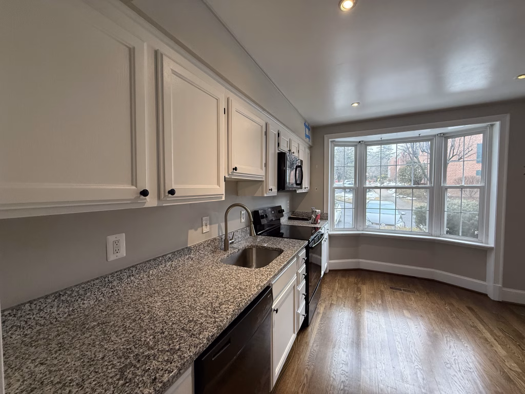 J&K Cabinetry Kitchen Remodeling with Green Backsplash in Annandale, VA | Erin H. Project 7 Seçildi 7