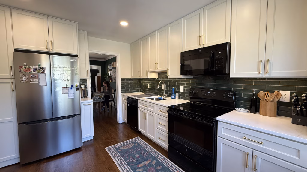 J&K Cabinetry Kitchen Remodeling with Green Backsplash in Annandale, VA | Erin H. Project 6 Seçildi 6