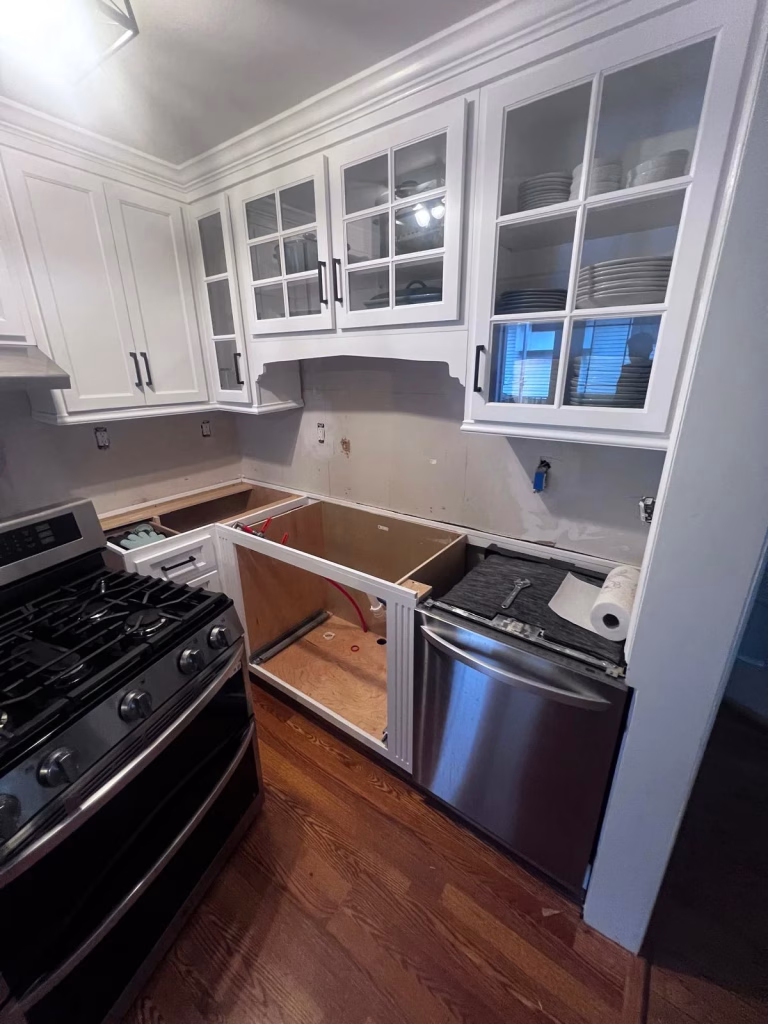 J&K Cabinetry Kitchen Remodeling with Green Backsplash in Annandale, VA | Erin H. Project 16 Seçildi 16